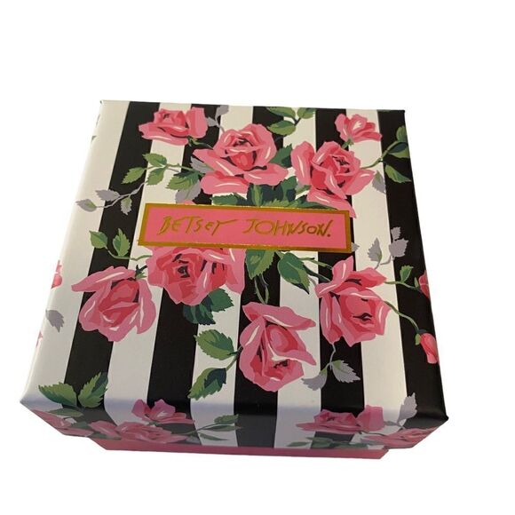 Betsey Johnson Adorable Sparkly Pink & White Cupcake Posts. - Picture 5 of 7